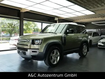 Gebraucht Land Rover Defender First Edition 400 PS (294 kW) 2021 Pangea green SUV