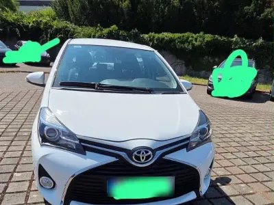 Gebraucht Toyota Yaris Club 99 PS (72 kW) 2015 Weiß Kleinwagen