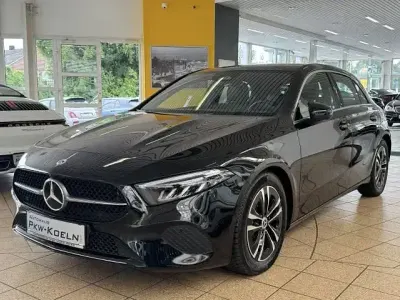 Gebraucht Mercedes A180 116 PS (85 kW) 2025 Kosmosschwarz  metallicla (metallic) Limousine