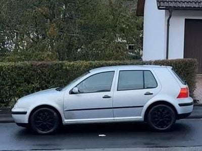 Silber Gebraucht 1999 VW Golf IV Kleinwagen | 750 € (Guter Preis)