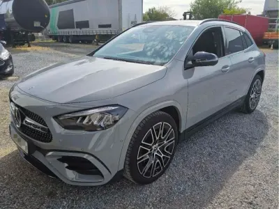 Gebraucht Mercedes GLA200 AMG line 150 PS (110 kW) 2025 Alpingrau unilack SUV