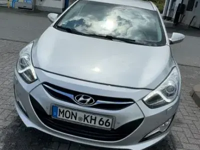 Gebraucht Hyundai i40 Premium 136 PS (100 kW) 2014 Silber Kombi