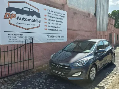 Gebraucht Hyundai i30 Trend 101 PS (74 kW) 2016 Grau Limousine