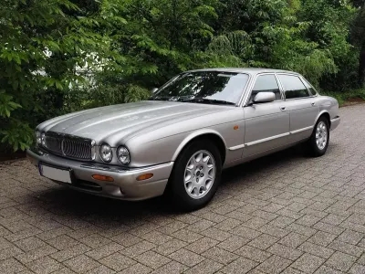 Käytetty Jaguar XJ Sovereign 284 HP (208 kW) 1998 Harmaa Sedan