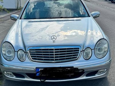 Mercedes E200