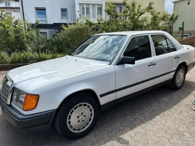 Gebraucht Mercedes 260 160 PS (117 kW) 1986 Weiß Limousine