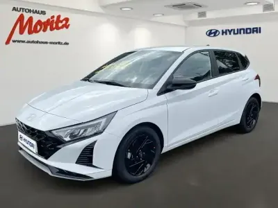 Neu Hyundai i20 Blackline 90 PS (66 kW) 2026 Weiss Kleinwagen