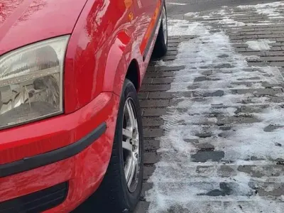 Gebraucht Ford Fusion 80 PS (58 kW) 2004 Rot Kleinwagen