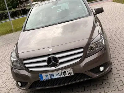 Gebraucht Mercedes B180 109 PS (80 kW) 2012 Braun Van / Kleinbus