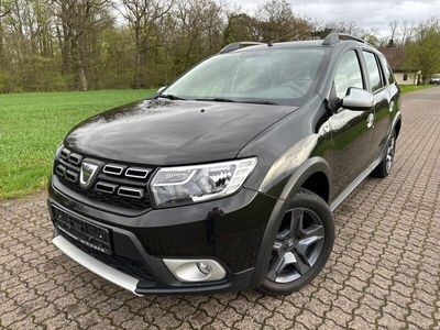 gebraucht Dacia Logan MCV II Kombi Stepway Celebration wenig km