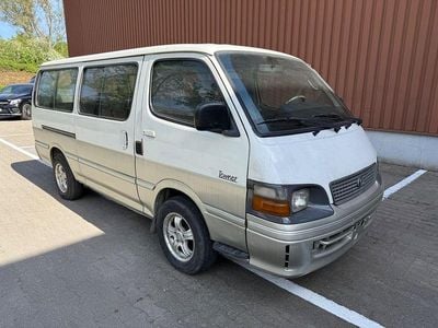 Begagnad Toyota HiAce 90 HK (66 kW) 1996 Grön Minibuss
