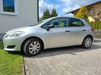 Gebraucht Toyota Auris Luna 97 PS (71 kW) 2009 Silber Kleinwagen