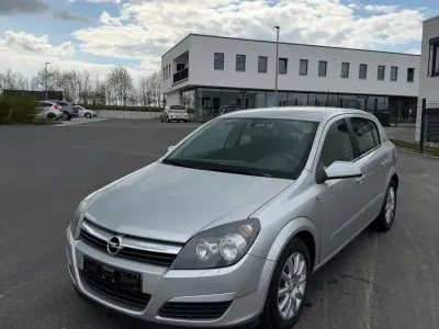 Usata Opel Astra 105 CV (77 kW) 2004 Argento Utilitaria