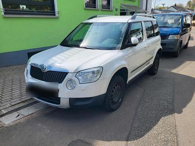 Second-hand Skoda Yeti Adventure 122 CP (89 kW) 2013 Alb SUV