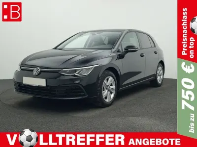 Gebraucht VW Golf VIII Life 150 PS (110 kW) 2023 Deep black (metallic) Limousine