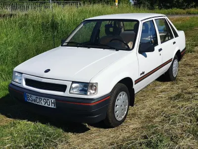 Gebraucht Opel Corsa 50 PS (36 kW) 1990 Weiß Limousine