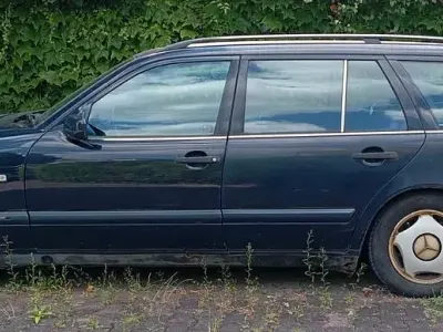 Gebraucht Mercedes E200 Classic 136 PS (100 kW) 1997 Blau Kombi