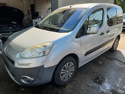 Gebraucht Peugeot Partner Tepee 114 PS (83 kW) 2014 Silber Van / Kleinbus