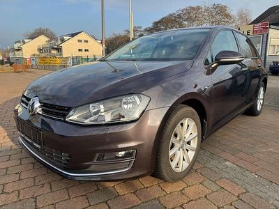 Gebraucht VW Golf VII LOUNGE 125 PS (91 kW) 2016 Kryptongrau metallic Limousine