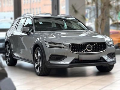 Gebraucht Volvo V60 CC 197 PS (144 kW) 2023 Grau metallic Kombi