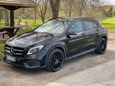 gebraucht Mercedes GLA180 d *AMG-Line*7G-DCT*Night*Parktr