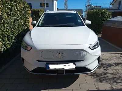 Begagnad MG ZS Comfort 130 kW (177 HK) 2023 Vit SUV