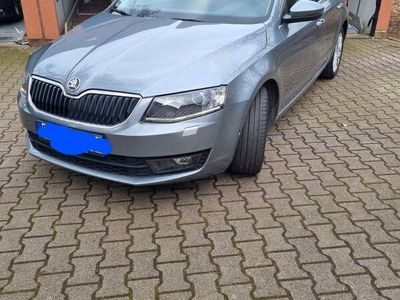 gebraucht Skoda Octavia 2.0 TDI Green tec DSG Elegance Combi...