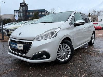 Weiß Gebraucht 2017 Peugeot 208 Allure Kleinwagen | 7.999 € (Fairer Preis)