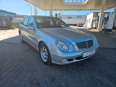 Second-hand Mercedes E240 Classic 177 CP (130 kW) 2002 Argintiu Berlinǎ