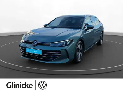 Gebraucht VW Passat IQ Drive 150 PS (110 kW) 2024 Maripositgrün met. Kombi