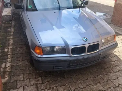 Gebraucht BMW 318 116 PS (85 kW) 1994 Blau Limousine