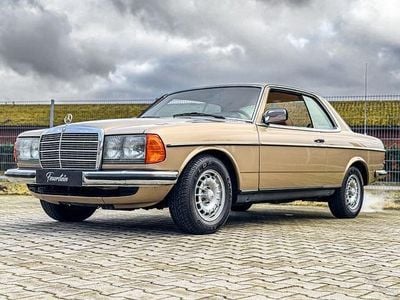 Gebraucht Mercedes 230 136 PS (100 kW) 1982 Gold metallic Coupé
