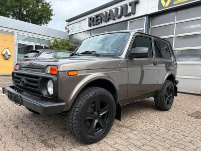 Gebraucht Lada niva 83 PS (61 kW) 2021 Braun SUV