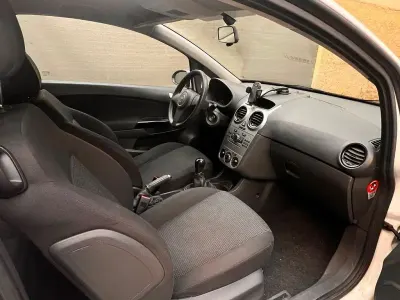 Gebraucht Opel Corsa Edition 69 PS (50 kW) 2013 Weiß Kleinwagen