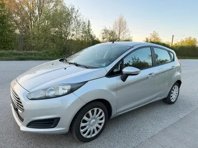 Gebraucht Ford Fiesta 75 PS (55 kW) 2013 Silber Limousine