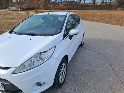 gebraucht Ford Fiesta 1.25, 82 PS, 8- fach bereits auf Alufelgen, 2009 Bj.