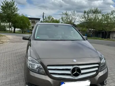 Gebraucht Mercedes B180 109 PS (80 kW) 2014 Andere farben Van / Kleinbus