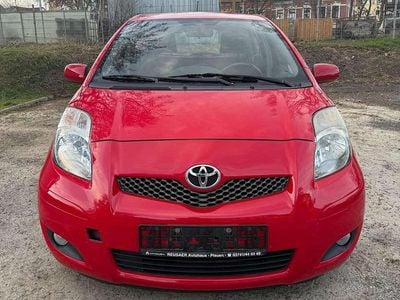 Gebraucht Toyota Yaris Life 69 PS (50 kW) 2010 Vulcanorot Kleinwagen