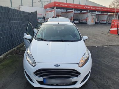 Weiß Gebraucht 2013 Ford Fiesta Kombi | 3.990 €