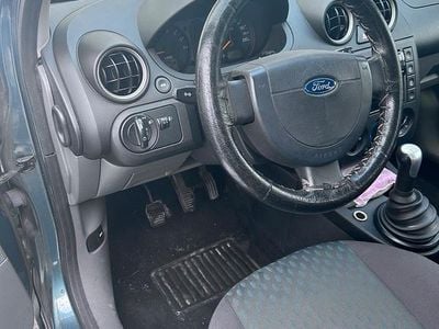 Grün Gebraucht 2003 Ford Fiesta Kleinwagen | 950 € (Guter Preis)