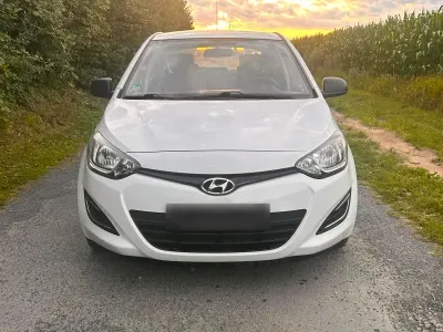 Gebraucht Hyundai i20 85 PS (62 kW) 2014 Weiß Kleinwagen