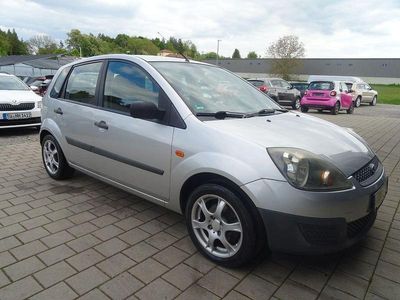 Gebraucht Ford Fiesta Basis 69 PS (50 kW) 2007 Silber Kleinwagen