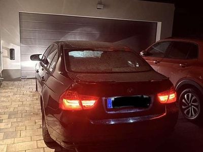 Gebraucht BMW 318 Lifestyle 143 PS (105 kW) 2011 Schwarz Limousine