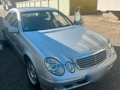 Gebraucht Mercedes 220 150 PS (110 kW) 2003 Silber Limousine