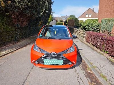 Gebraucht Toyota Aygo X-play 69 PS (50 kW) 2014 Rot Kleinwagen