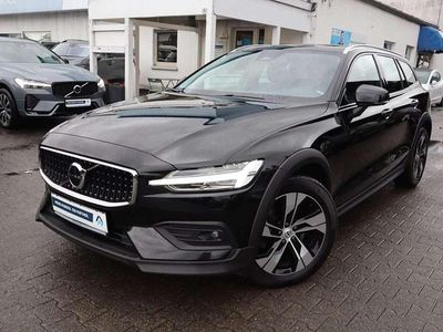 Gebraucht Volvo V60 CC Plus 197 PS (144 kW) 2022 Black solid stone Kombi