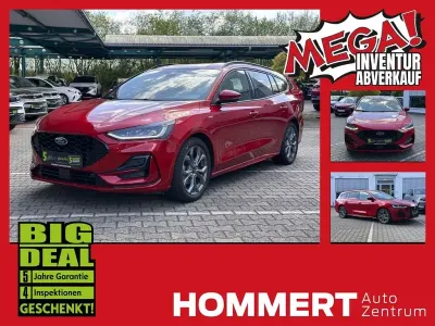 Gebraucht Ford Focus ST-Line 125 PS (91 kW) 2023 Fantastic red (metallic) Kombi