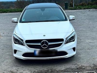 Second-hand Mercedes CLA200 137 CP (100 kW) 2018 Alb Break