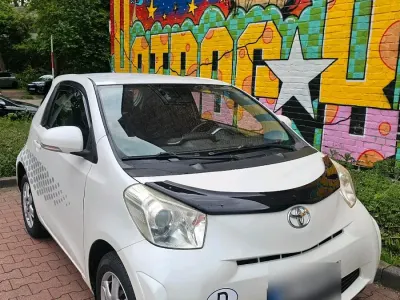 Gebraucht Toyota iQ 67 PS (49 kW) 2009 Weiß Kleinwagen