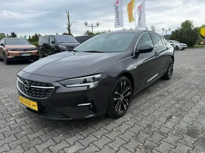 Używany Opel Insignia Business Innovation 174 KM (127 kW) 2022 Brązowy Sedan/Limuzyna